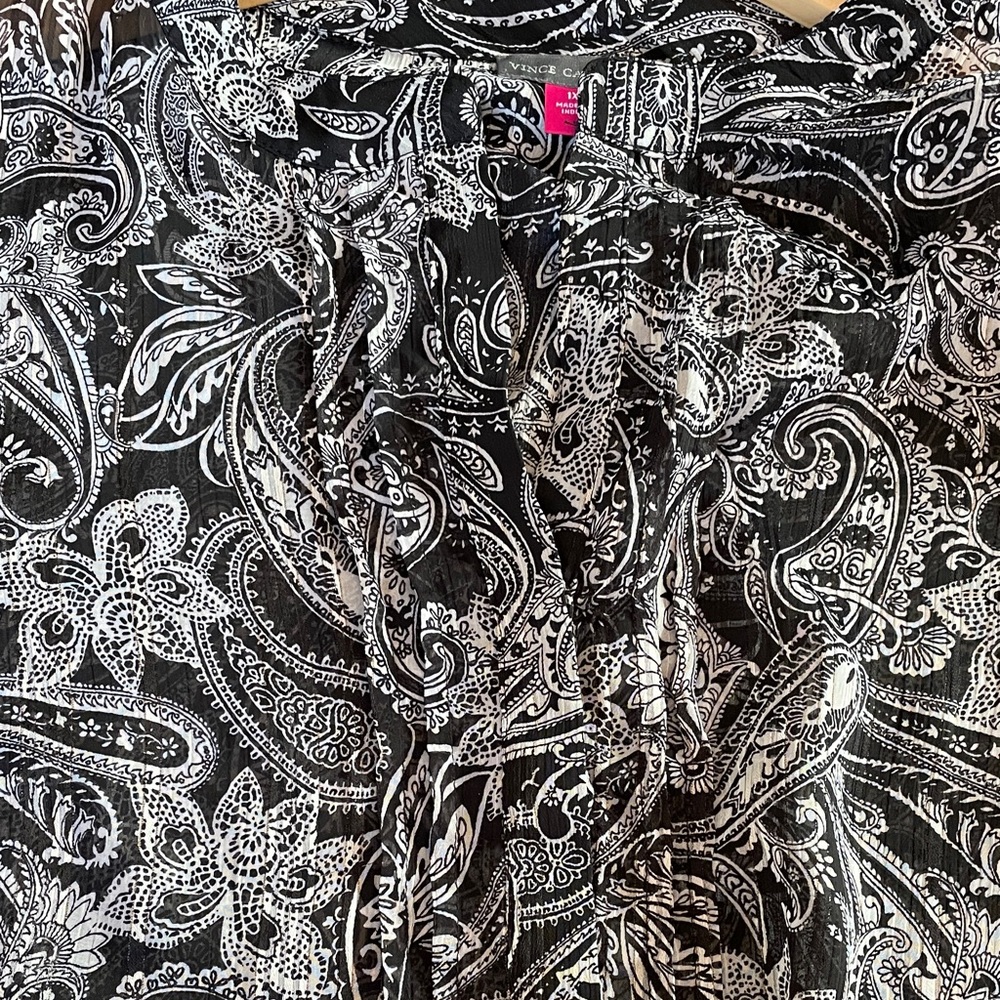 Vince Camuto Black and White Paisley Flutter Sleeve Blouse Size 1X - Picture 9 of 10